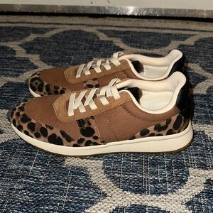 TRVL LITE Retro Runner Sneaker